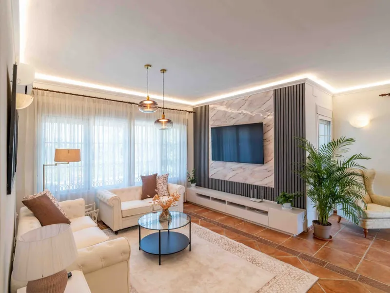 Built in 2007 and kept in excellent condition, this beautiful countryside villa offers a peaceful lifestyle with modern comforts, just minutes from La Trocha Shopping Centre and only a short drive to Málaga, the airport, and the Costa del Sol's beaches.