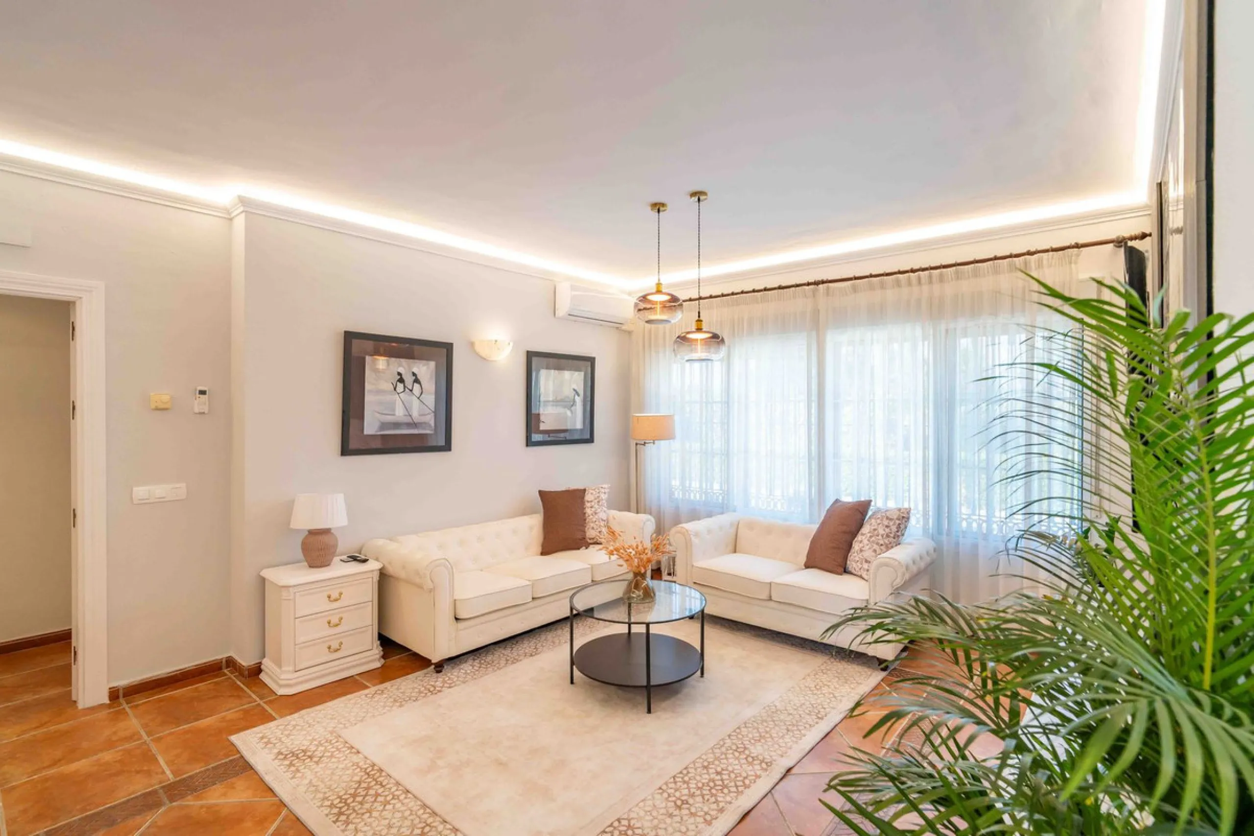 Built in 2007 and kept in excellent condition, this beautiful countryside villa offers a peaceful lifestyle with modern comforts, just minutes from La Trocha Shopping Centre and only a short drive to Málaga, the airport, and the Costa del Sol's beaches.