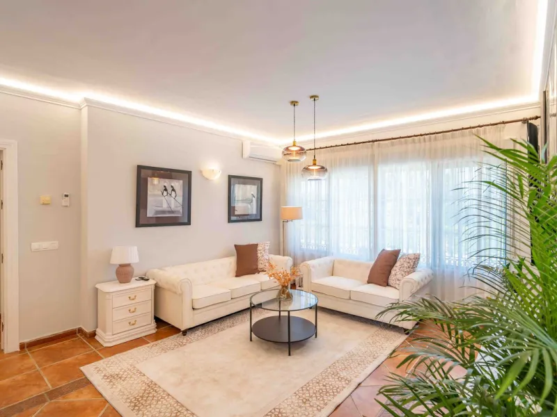 Built in 2007 and kept in excellent condition, this beautiful countryside villa offers a peaceful lifestyle with modern comforts, just minutes from La Trocha Shopping Centre and only a short drive to Málaga, the airport, and the Costa del Sol's beaches.