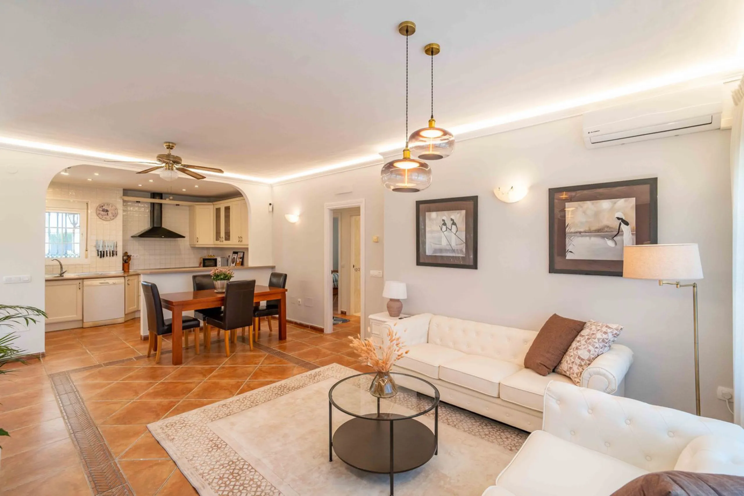 Built in 2007 and kept in excellent condition, this beautiful countryside villa offers a peaceful lifestyle with modern comforts, just minutes from La Trocha Shopping Centre and only a short drive to Málaga, the airport, and the Costa del Sol's beaches.
