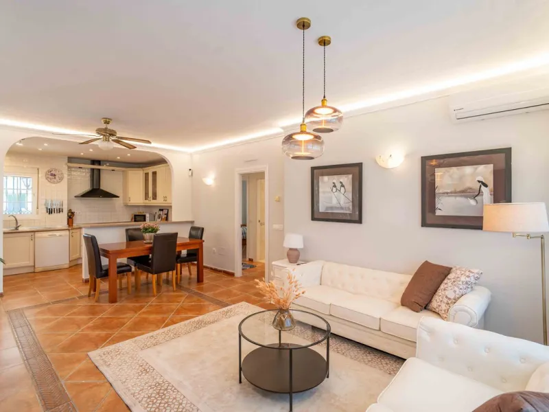 Built in 2007 and kept in excellent condition, this beautiful countryside villa offers a peaceful lifestyle with modern comforts, just minutes from La Trocha Shopping Centre and only a short drive to Málaga, the airport, and the Costa del Sol's beaches.