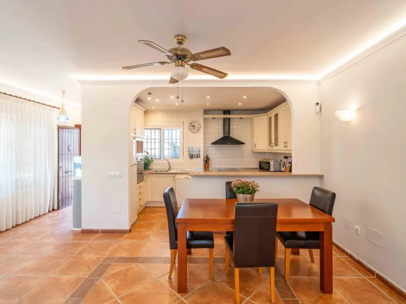 Built in 2007 and kept in excellent condition, this beautiful countryside villa offers a peaceful lifestyle with modern comforts, just minutes from La Trocha Shopping Centre and only a short drive to Málaga, the airport, and the Costa del Sol's beaches.