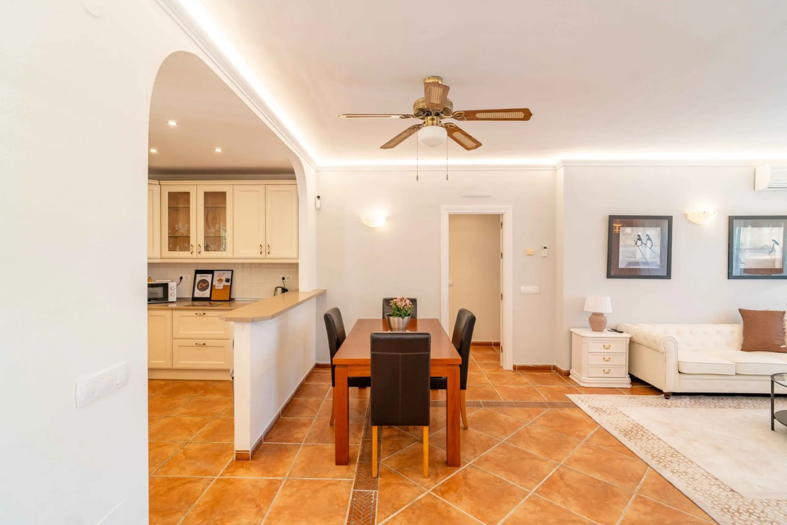 Built in 2007 and kept in excellent condition, this beautiful countryside villa offers a peaceful lifestyle with modern comforts, just minutes from La Trocha Shopping Centre and only a short drive to Málaga, the airport, and the Costa del Sol's beaches.