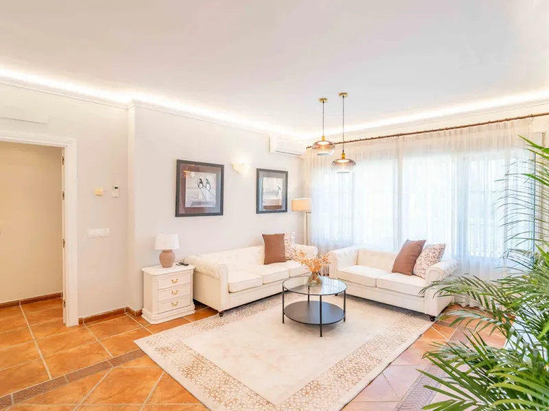 Built in 2007 and kept in excellent condition, this beautiful countryside villa offers a peaceful lifestyle with modern comforts, just minutes from La Trocha Shopping Centre and only a short drive to Málaga, the airport, and the Costa del Sol's beaches.