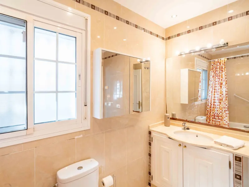 Built in 2007 and kept in excellent condition, this beautiful countryside villa offers a peaceful lifestyle with modern comforts, just minutes from La Trocha Shopping Centre and only a short drive to Málaga, the airport, and the Costa del Sol's beaches.