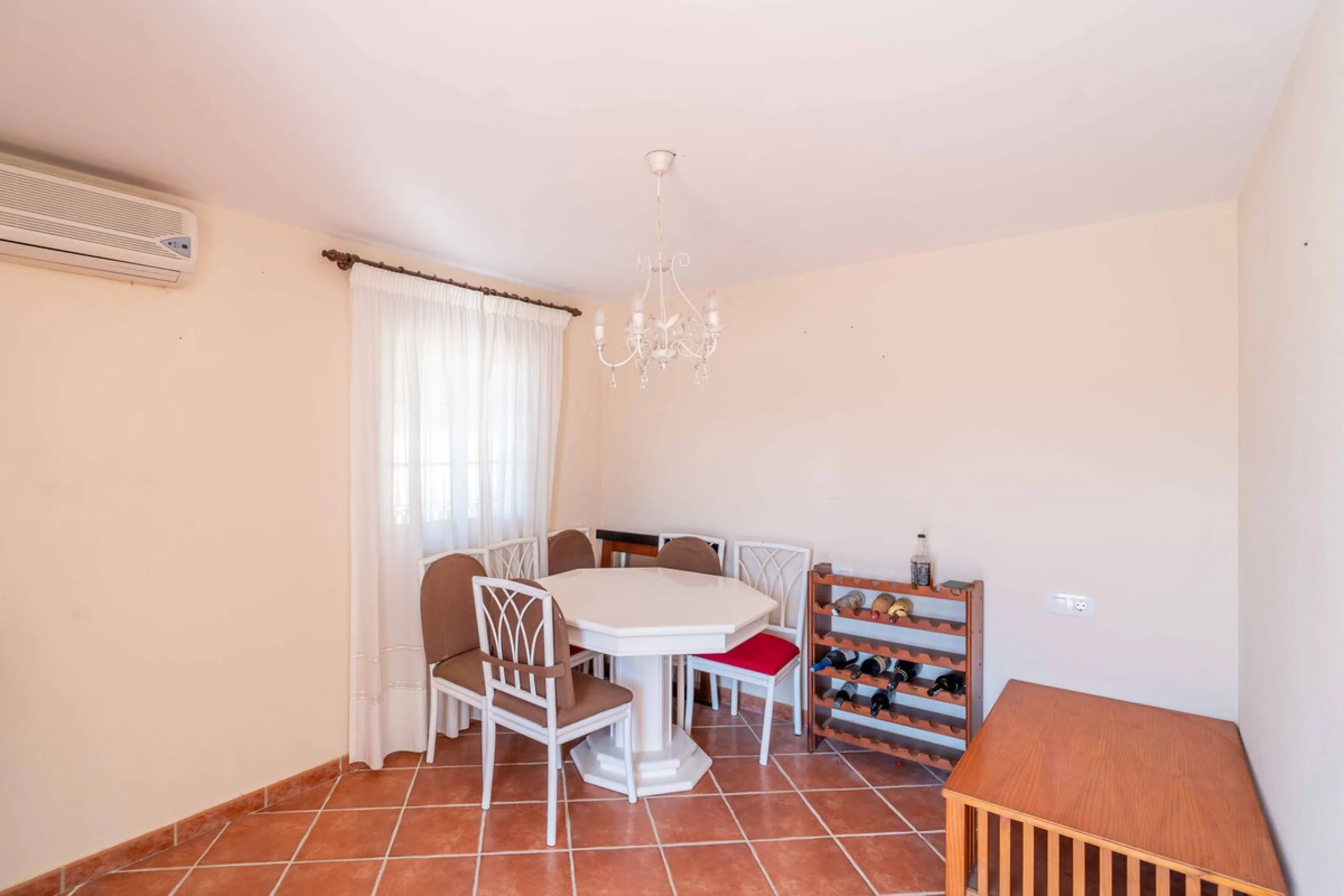 Built in 2007 and kept in excellent condition, this beautiful countryside villa offers a peaceful lifestyle with modern comforts, just minutes from La Trocha Shopping Centre and only a short drive to Málaga, the airport, and the Costa del Sol's beaches.