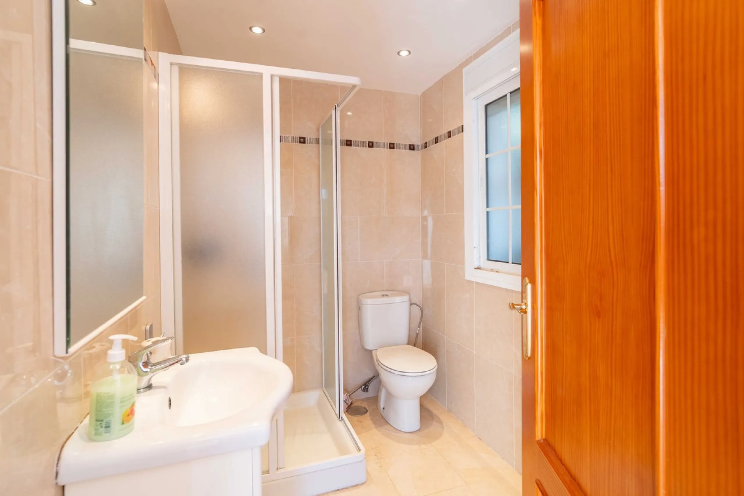 Built in 2007 and kept in excellent condition, this beautiful countryside villa offers a peaceful lifestyle with modern comforts, just minutes from La Trocha Shopping Centre and only a short drive to Málaga, the airport, and the Costa del Sol's beaches.