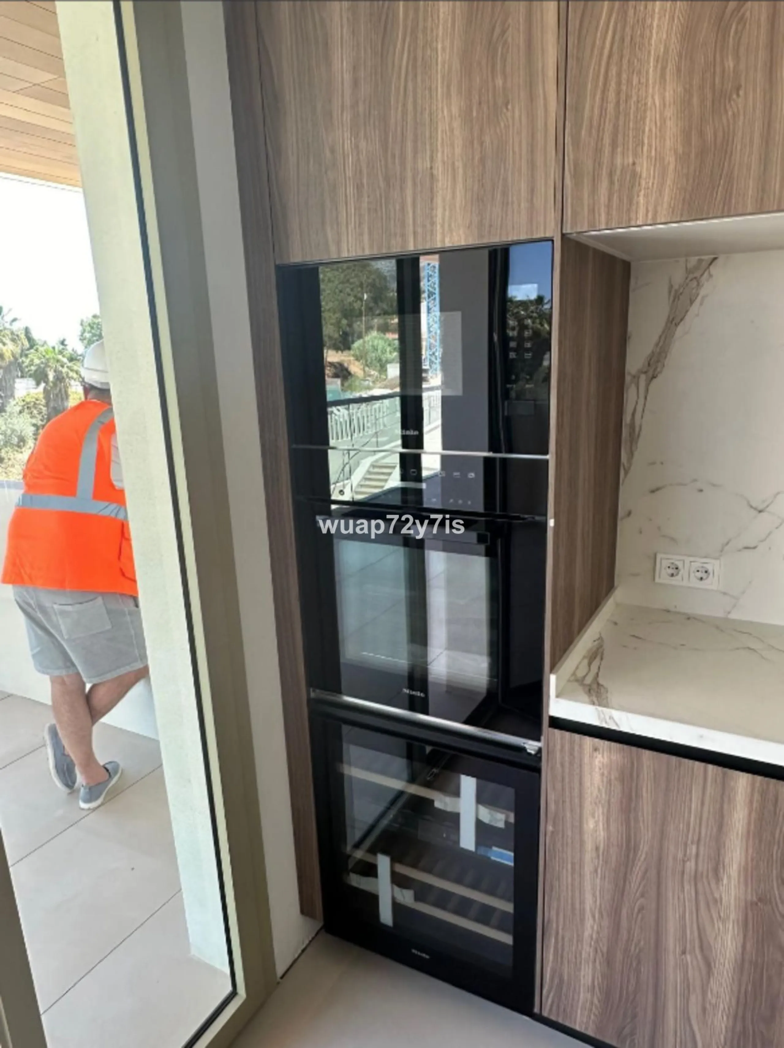 Set within Benalus, one of the most exclusive gated communities on Marbella's prestigious Golden Mile, this exceptional brand-new two-bedroom residence represents the essence of contemporary Mediterranean luxury. Located just moments from the beach and di
