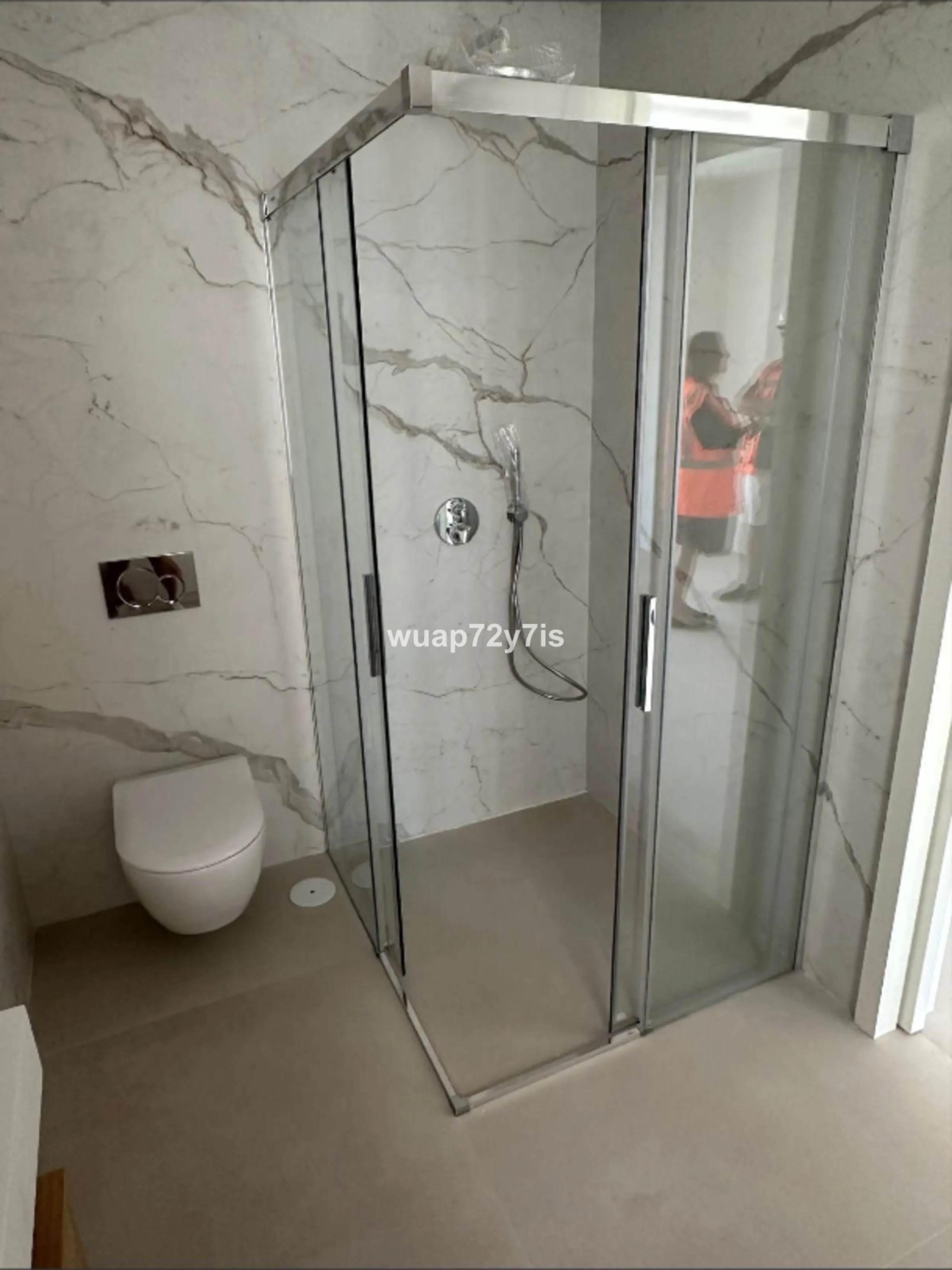 Set within Benalus, one of the most exclusive gated communities on Marbella's prestigious Golden Mile, this exceptional brand-new two-bedroom residence represents the essence of contemporary Mediterranean luxury. Located just moments from the beach and di