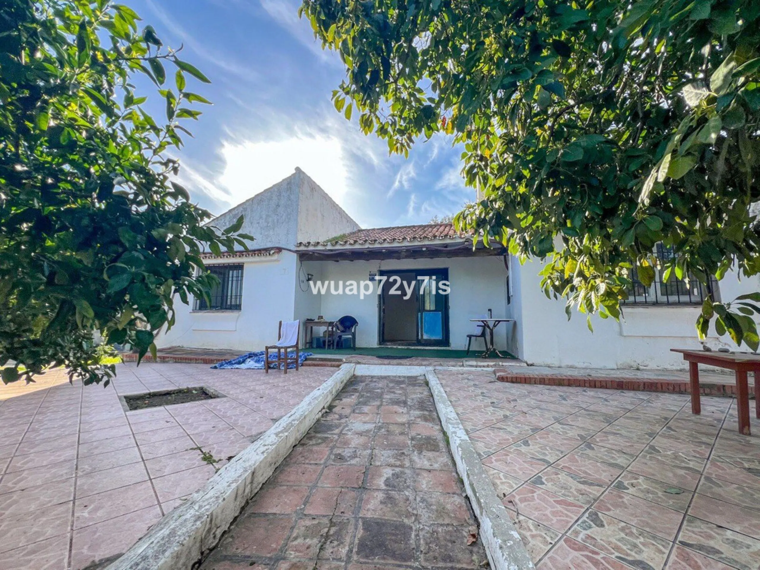 Beachfront · Plot with great potential in New Golden Mile, Estepona