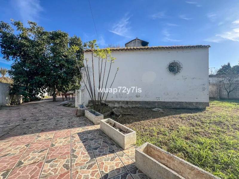 Beachfront · Plot with great potential in New Golden Mile, Estepona