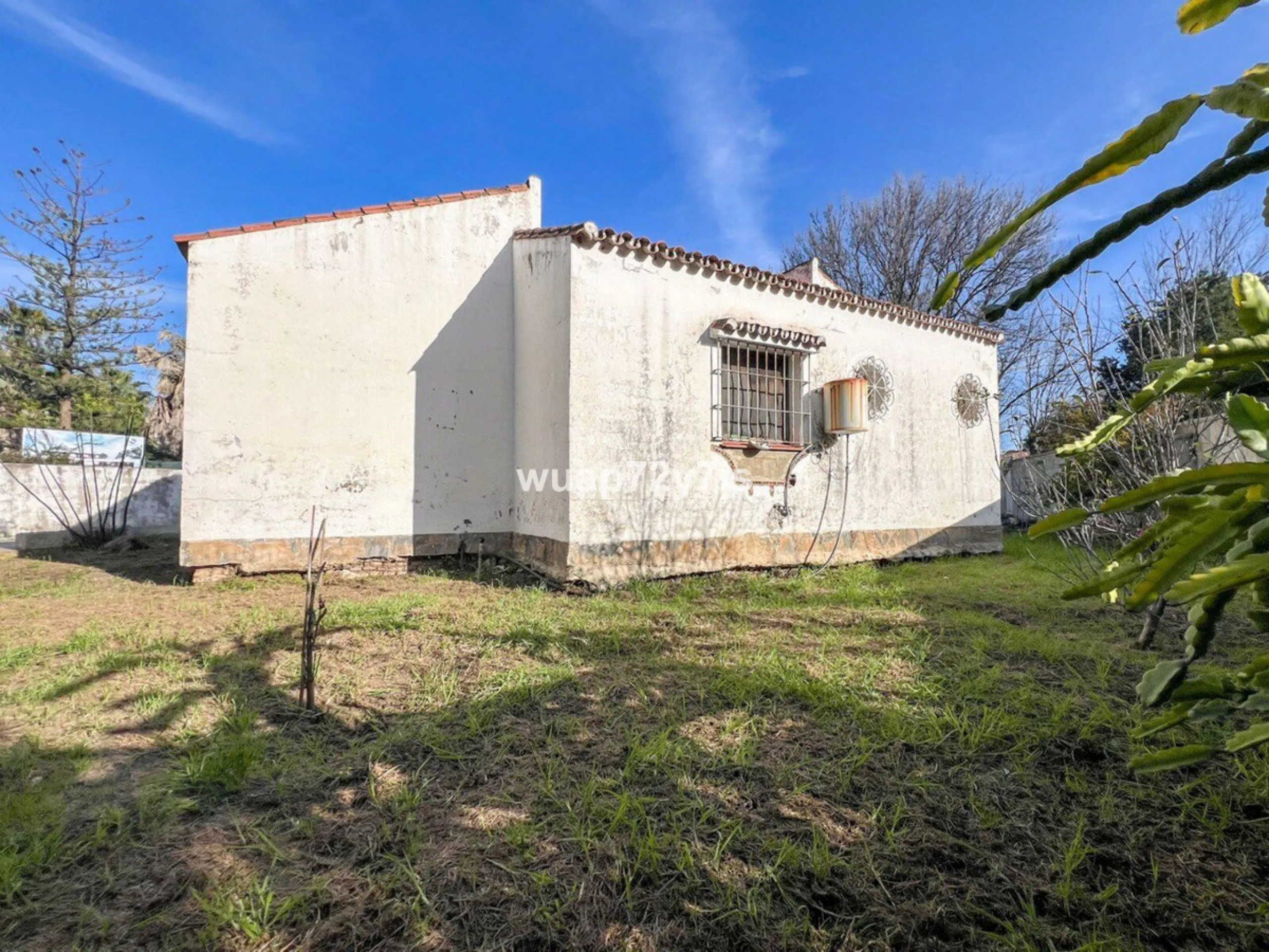 Beachfront · Plot with great potential in New Golden Mile, Estepona