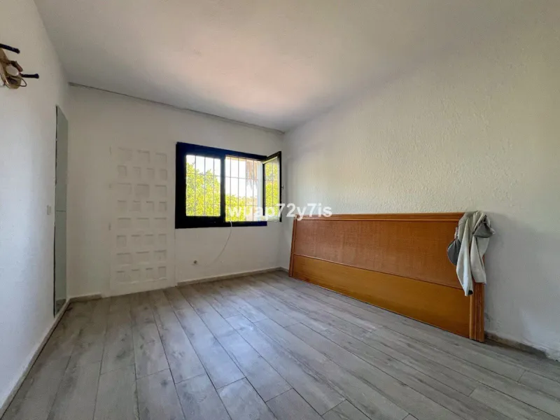 Beachfront · Plot with great potential in New Golden Mile, Estepona