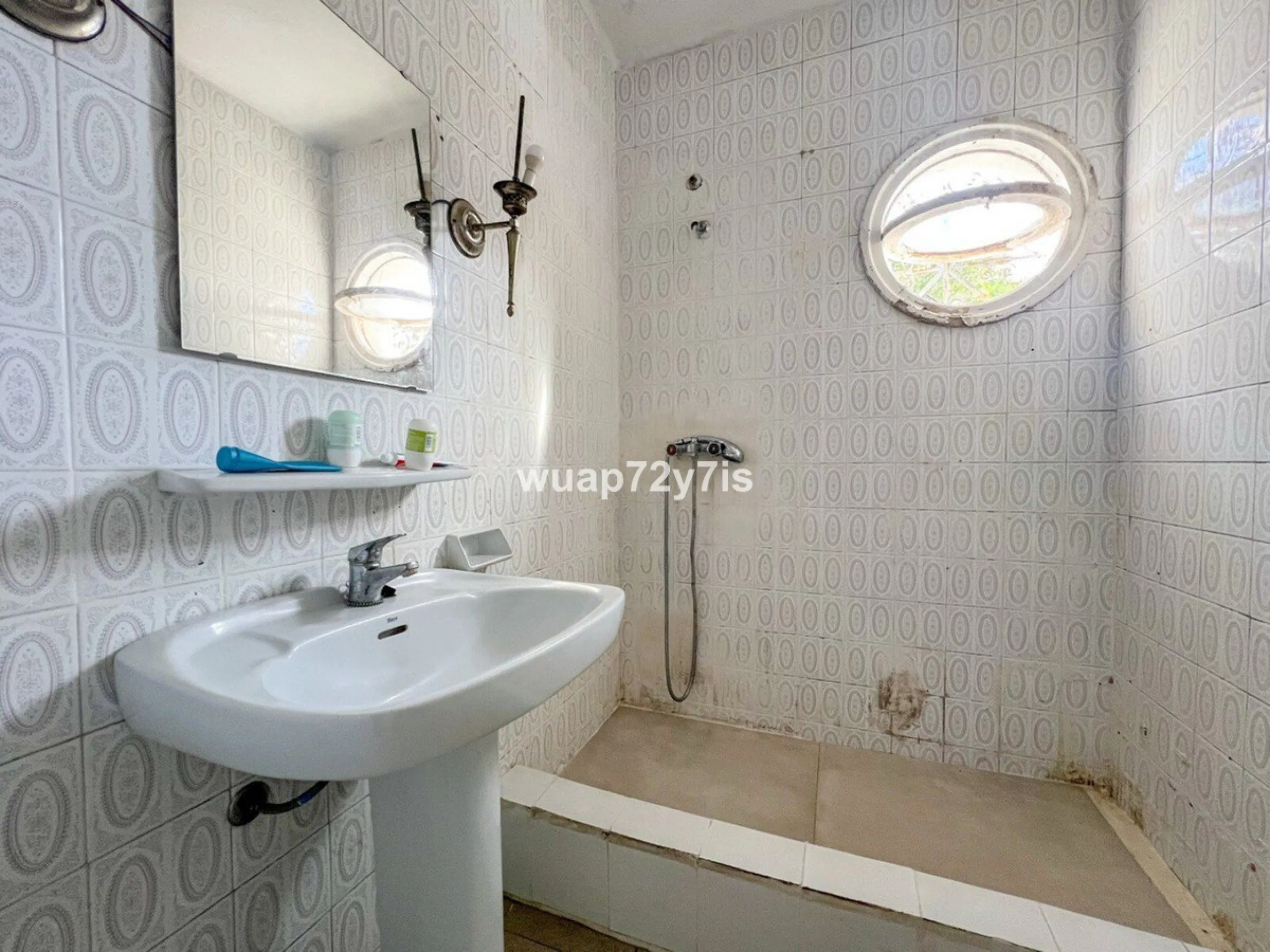 Beachfront · Plot with great potential in New Golden Mile, Estepona