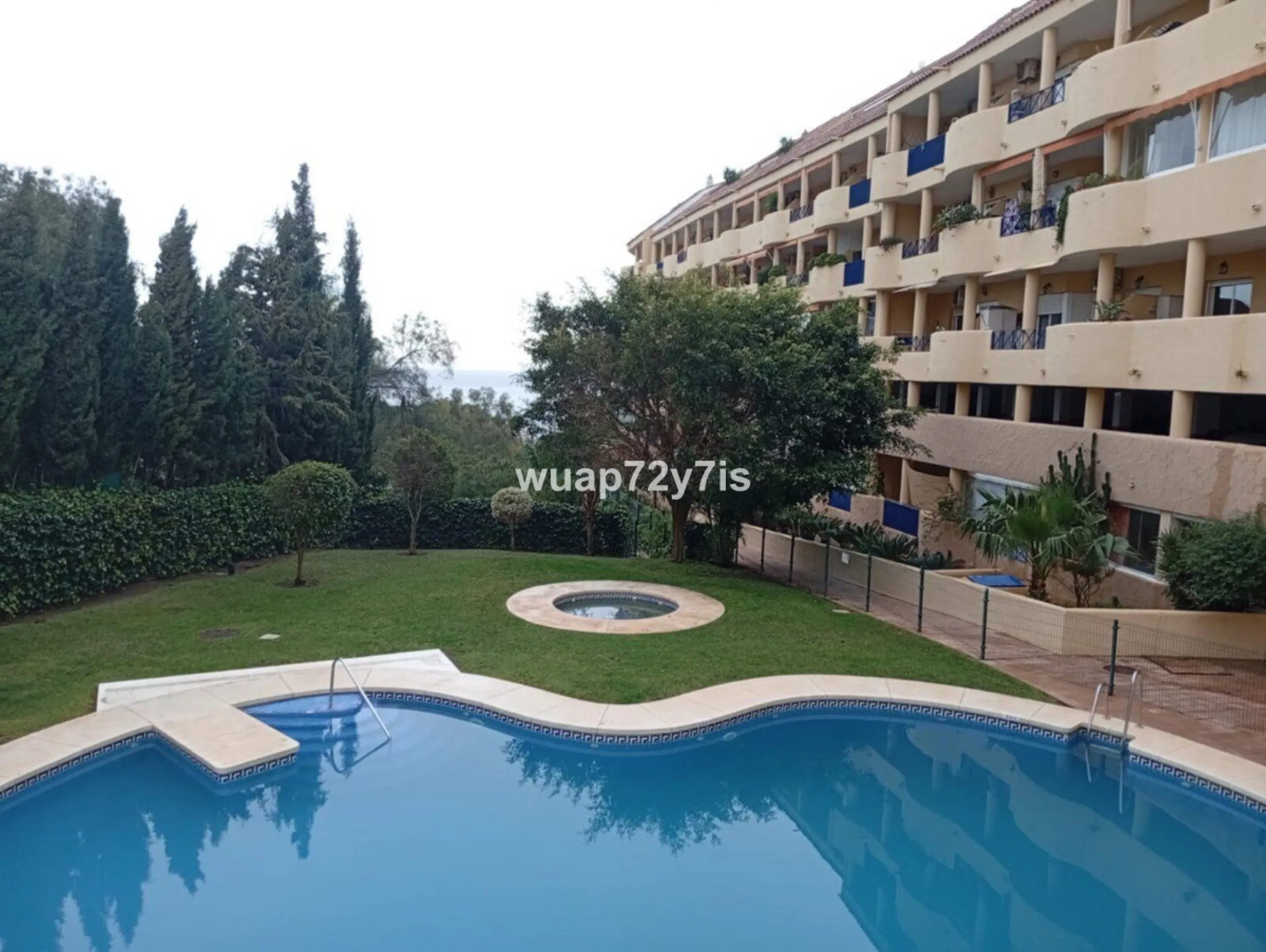 Cosy flat with garage in a gated community with a swimming pool · Torreblanca, Fuengirola