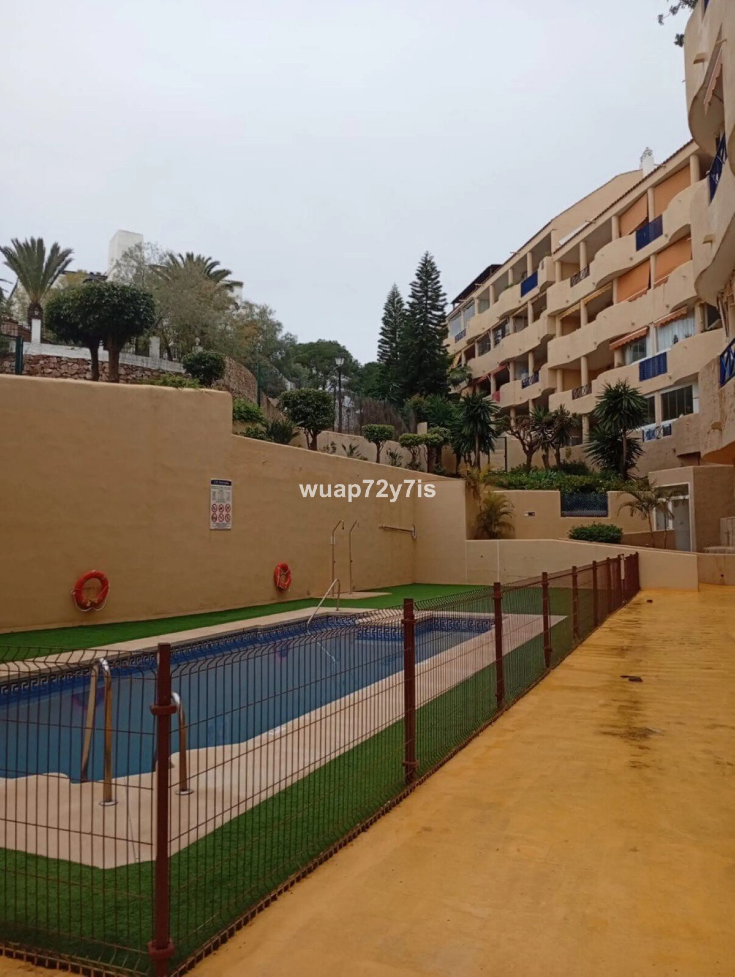 Cosy flat with garage in a gated community with a swimming pool · Torreblanca, Fuengirola