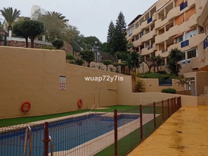 Cosy flat with garage in a gated community with a swimming pool · Torreblanca, Fuengirola