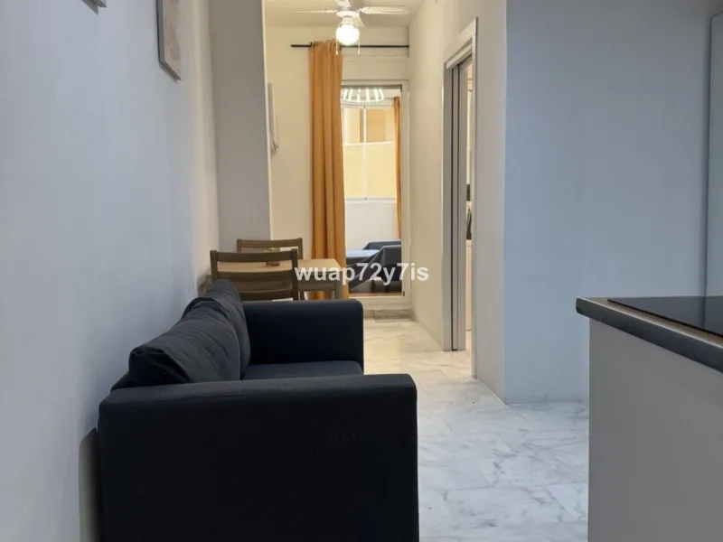Cosy flat with garage in a gated community with a swimming pool · Torreblanca, Fuengirola