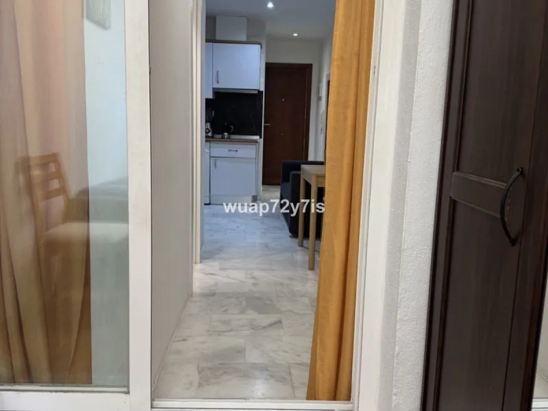 Cosy flat with garage in a gated community with a swimming pool · Torreblanca, Fuengirola