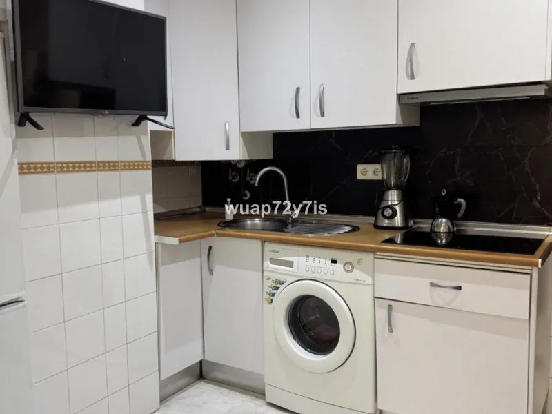 Cosy flat with garage in a gated community with a swimming pool · Torreblanca, Fuengirola