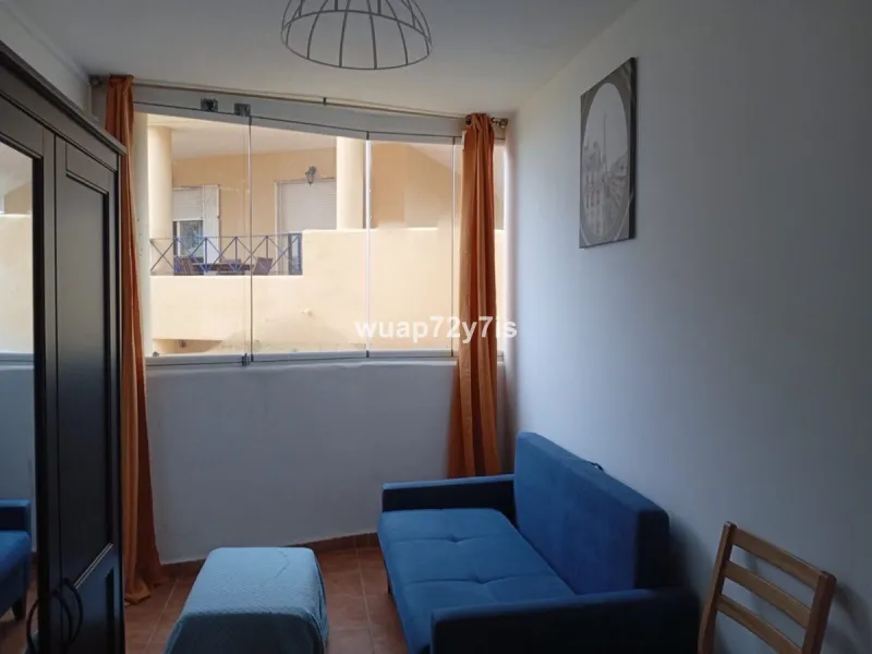 Cosy flat with garage in a gated community with a swimming pool · Torreblanca, Fuengirola