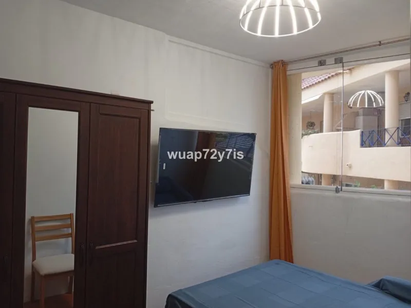 Cosy flat with garage in a gated community with a swimming pool · Torreblanca, Fuengirola