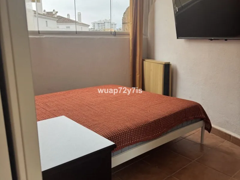 Cosy flat with garage in a gated community with a swimming pool · Torreblanca, Fuengirola