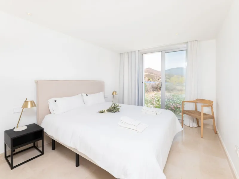 This modern 2-bedroom, 2-bathroom apartment is nestled in the prestigious Golf Valley of Nueva Andalucía