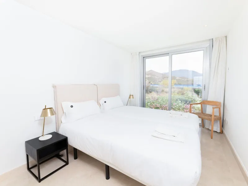 This modern 2-bedroom, 2-bathroom apartment is nestled in the prestigious Golf Valley of Nueva Andalucía