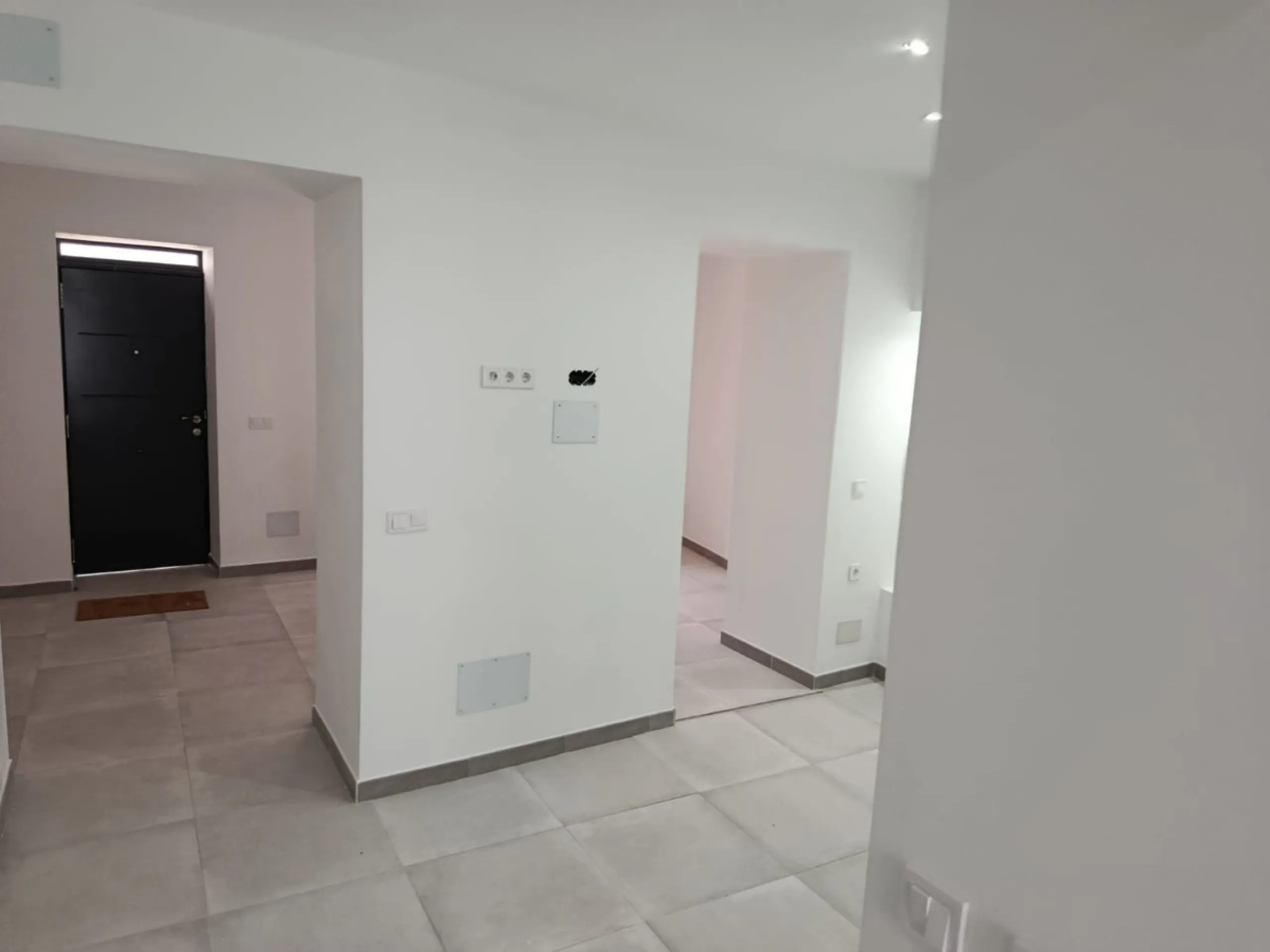 One-storey townhouse in the centre of the village of Alhaurín el Grande, located in the protected area of the historic centre on the "Calle Nueva" street, one of the main and most exclusive streets in the town, where the Holy Week processions parade passe