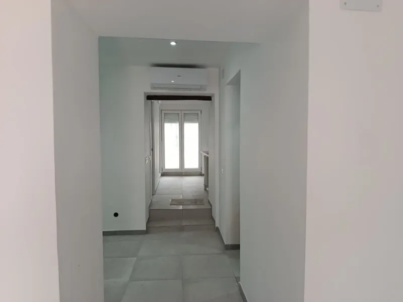 One-storey townhouse in the centre of the village of Alhaurín el Grande, located in the protected area of the historic centre on the "Calle Nueva" street, one of the main and most exclusive streets in the town, where the Holy Week processions parade passe