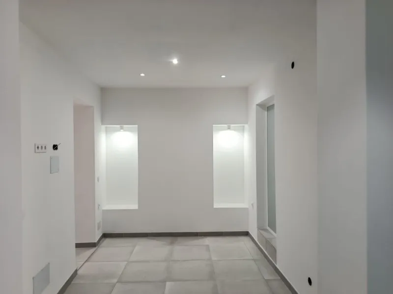 One-storey townhouse in the centre of the village of Alhaurín el Grande, located in the protected area of the historic centre on the "Calle Nueva" street, one of the main and most exclusive streets in the town, where the Holy Week processions parade passe