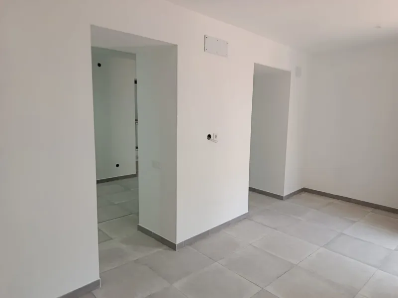 One-storey townhouse in the centre of the village of Alhaurín el Grande, located in the protected area of the historic centre on the "Calle Nueva" street, one of the main and most exclusive streets in the town, where the Holy Week processions parade passe