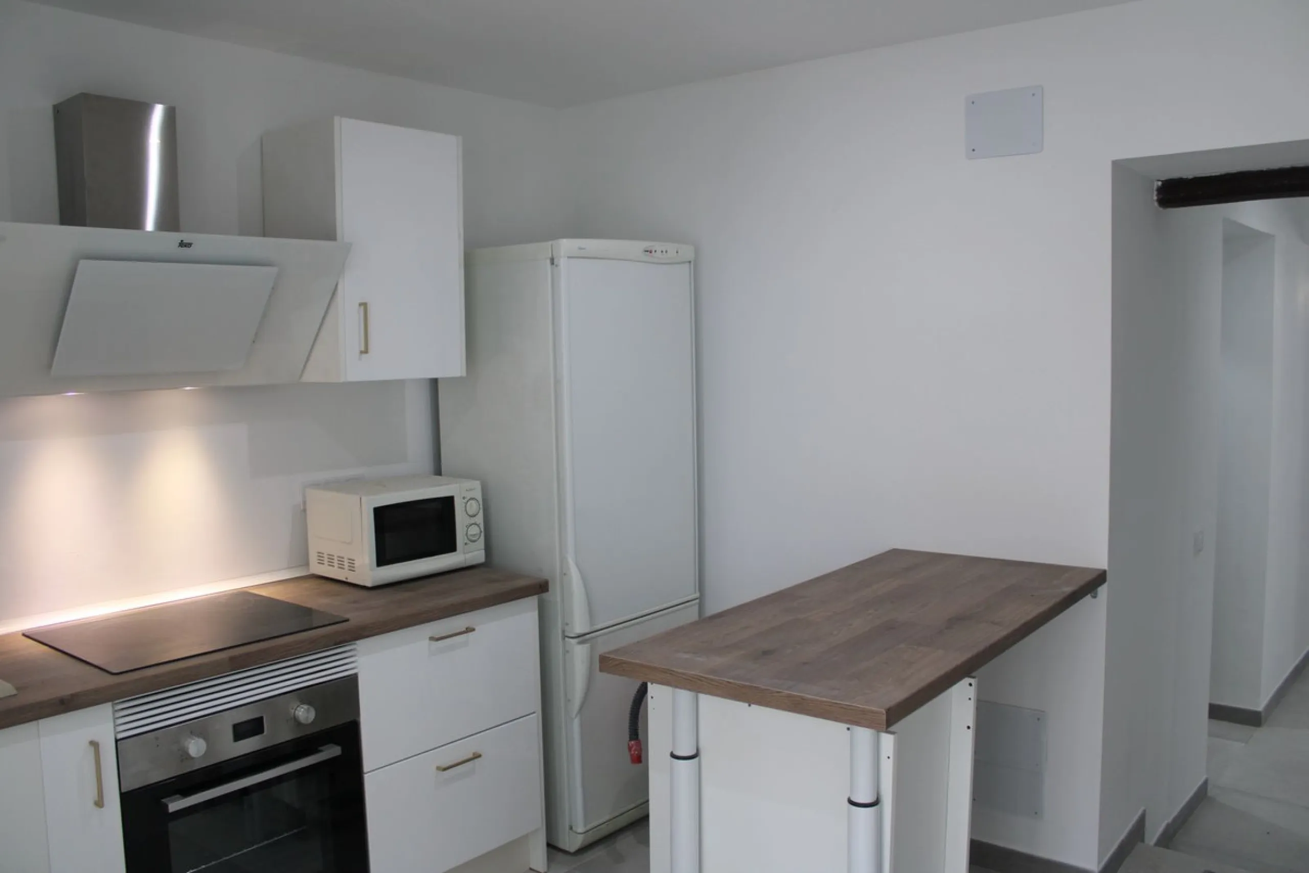 One-storey townhouse in the centre of the village of Alhaurín el Grande, located in the protected area of the historic centre on the "Calle Nueva" street, one of the main and most exclusive streets in the town, where the Holy Week processions parade passe