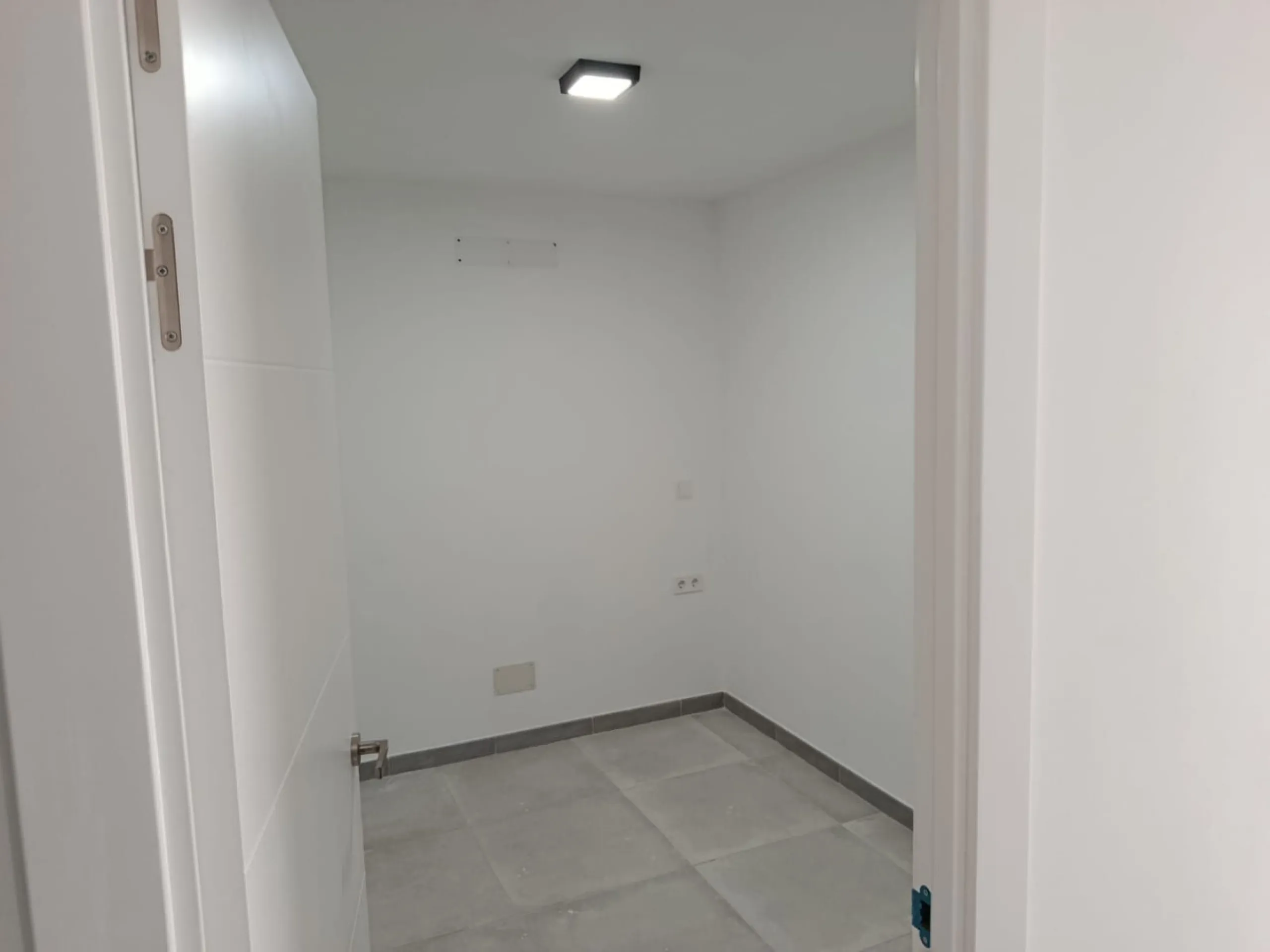 One-storey townhouse in the centre of the village of Alhaurín el Grande, located in the protected area of the historic centre on the "Calle Nueva" street, one of the main and most exclusive streets in the town, where the Holy Week processions parade passe