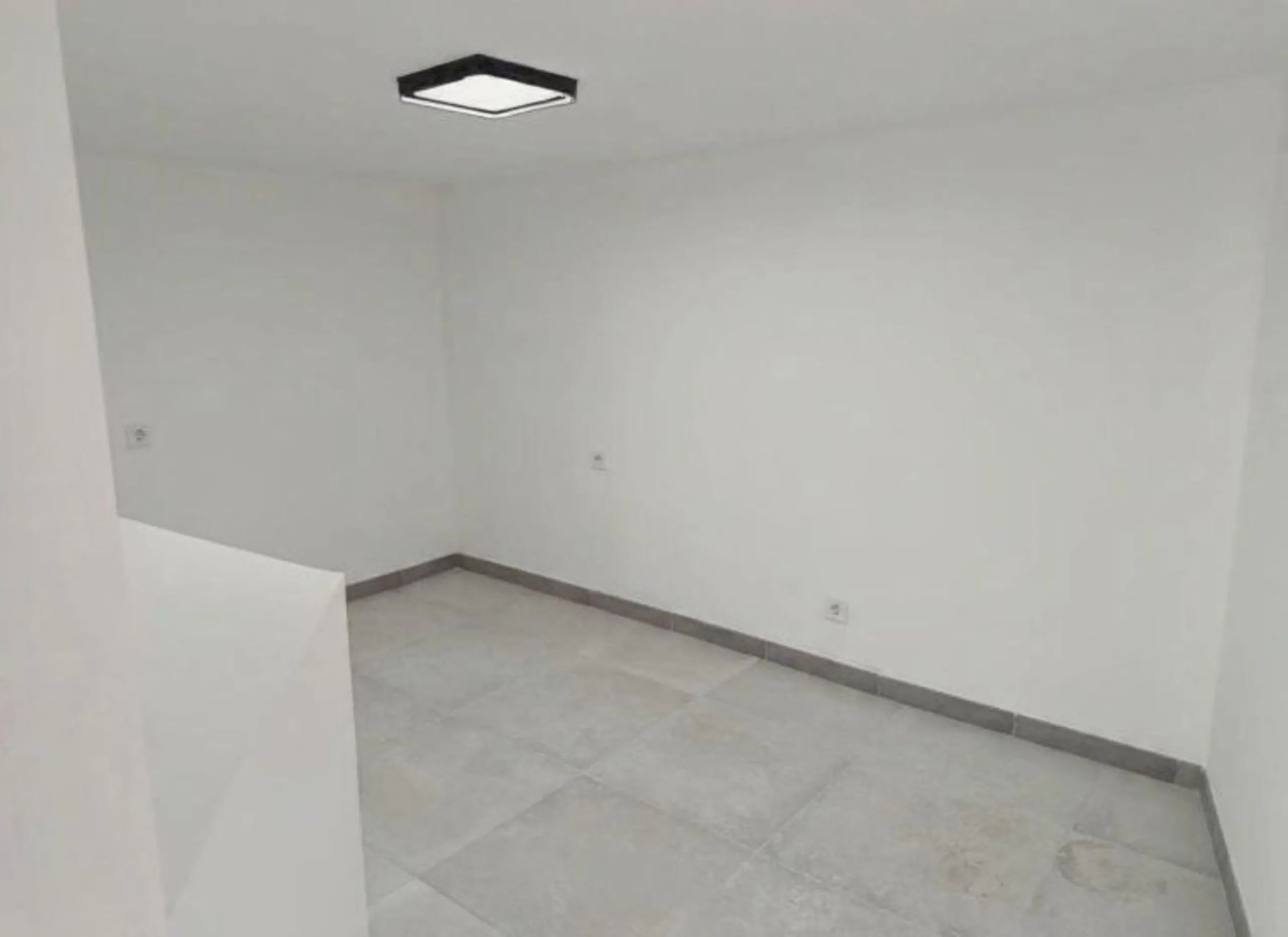 One-storey townhouse in the centre of the village of Alhaurín el Grande, located in the protected area of the historic centre on the "Calle Nueva" street, one of the main and most exclusive streets in the town, where the Holy Week processions parade passe