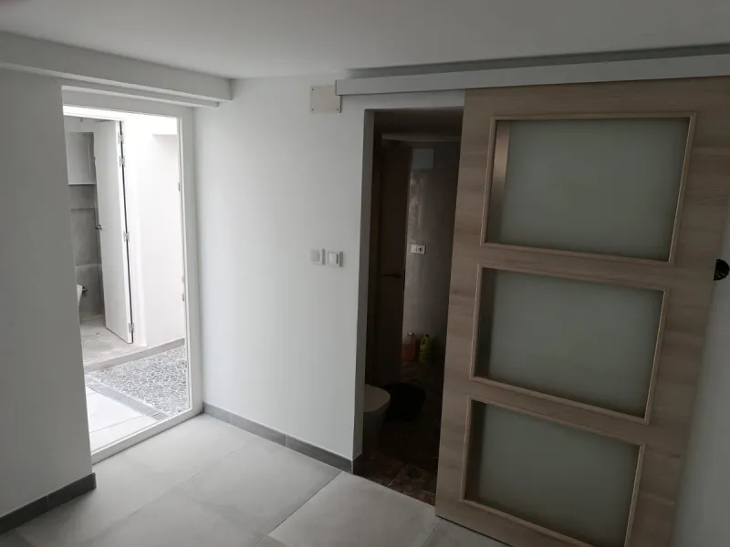 One-storey townhouse in the centre of the village of Alhaurín el Grande, located in the protected area of the historic centre on the "Calle Nueva" street, one of the main and most exclusive streets in the town, where the Holy Week processions parade passe