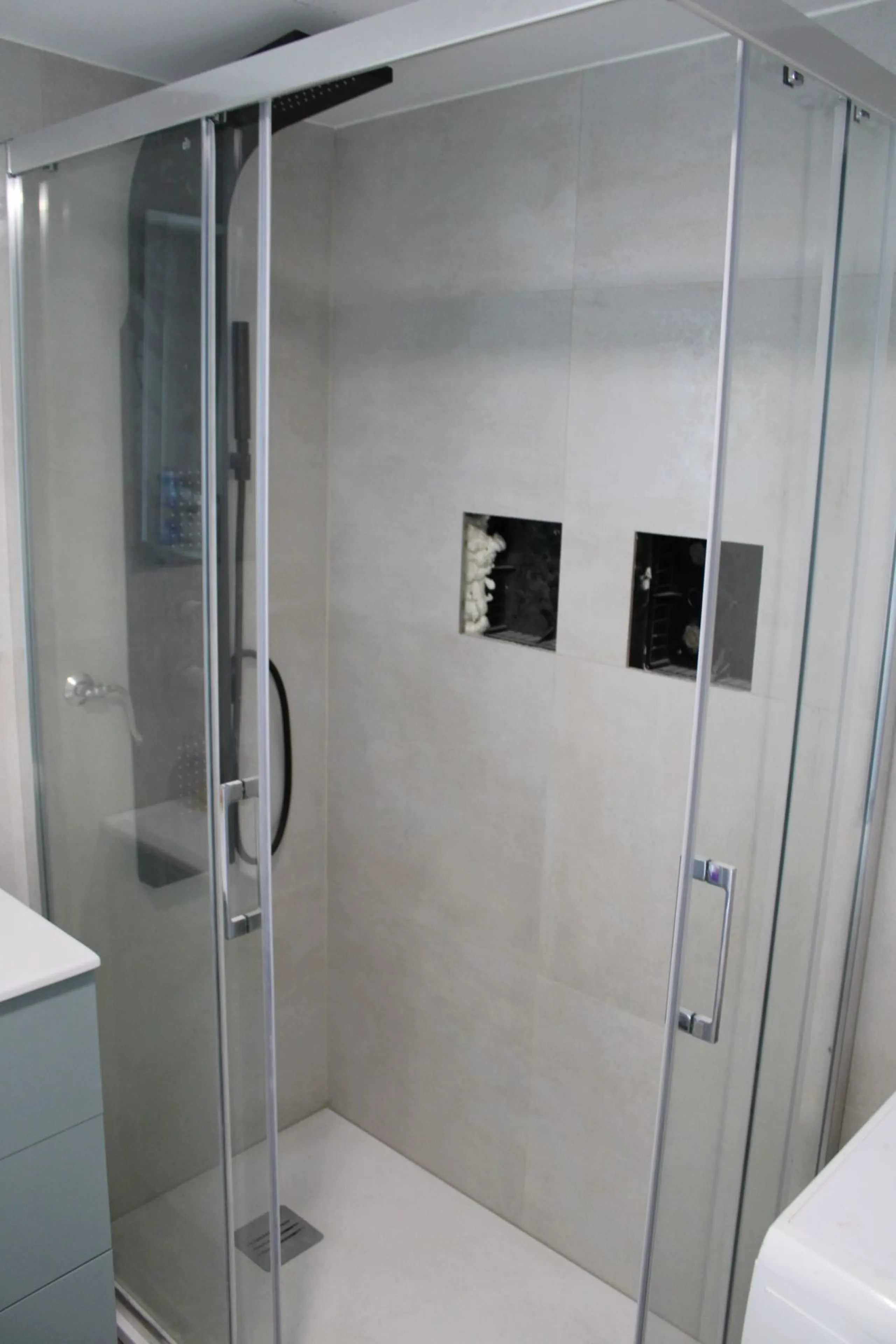 One-storey townhouse in the centre of the village of Alhaurín el Grande, located in the protected area of the historic centre on the "Calle Nueva" street, one of the main and most exclusive streets in the town, where the Holy Week processions parade passe
