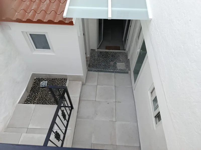 One-storey townhouse in the centre of the village of Alhaurín el Grande, located in the protected area of the historic centre on the "Calle Nueva" street, one of the main and most exclusive streets in the town, where the Holy Week processions parade passe