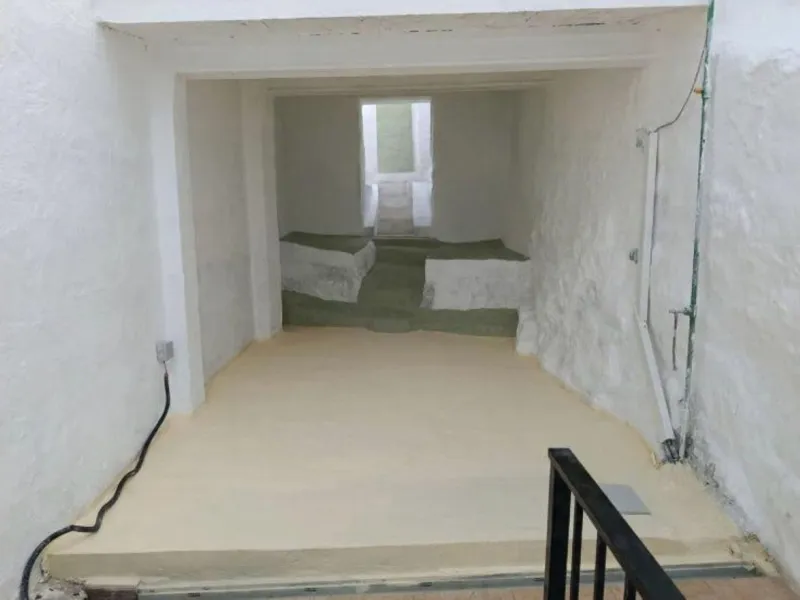 One-storey townhouse in the centre of the village of Alhaurín el Grande, located in the protected area of the historic centre on the "Calle Nueva" street, one of the main and most exclusive streets in the town, where the Holy Week processions parade passe
