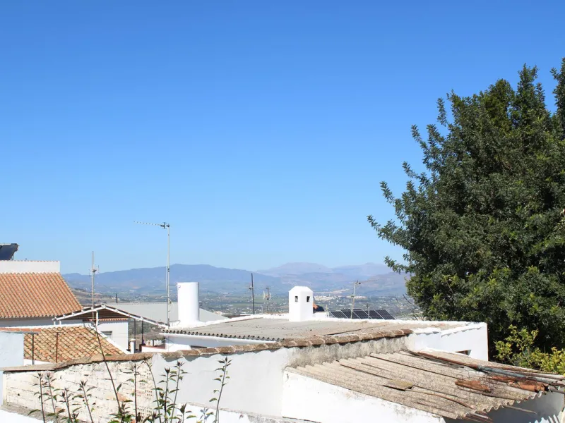 One-storey townhouse in the centre of the village of Alhaurín el Grande, located in the protected area of the historic centre on the "Calle Nueva" street, one of the main and most exclusive streets in the town, where the Holy Week processions parade passe