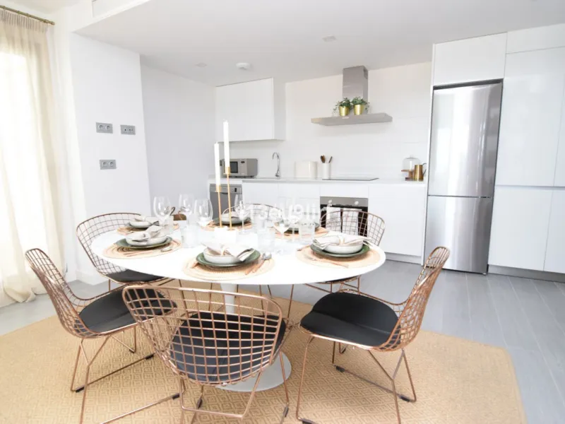 Located just minutes from the heart of the picturesque white village of Benalmádena Pueblo, this spacious luxury apartment offers the perfect blend of tranquility and convenience. Enjoy peaceful surroundings while remaining within easy reach of charming s
