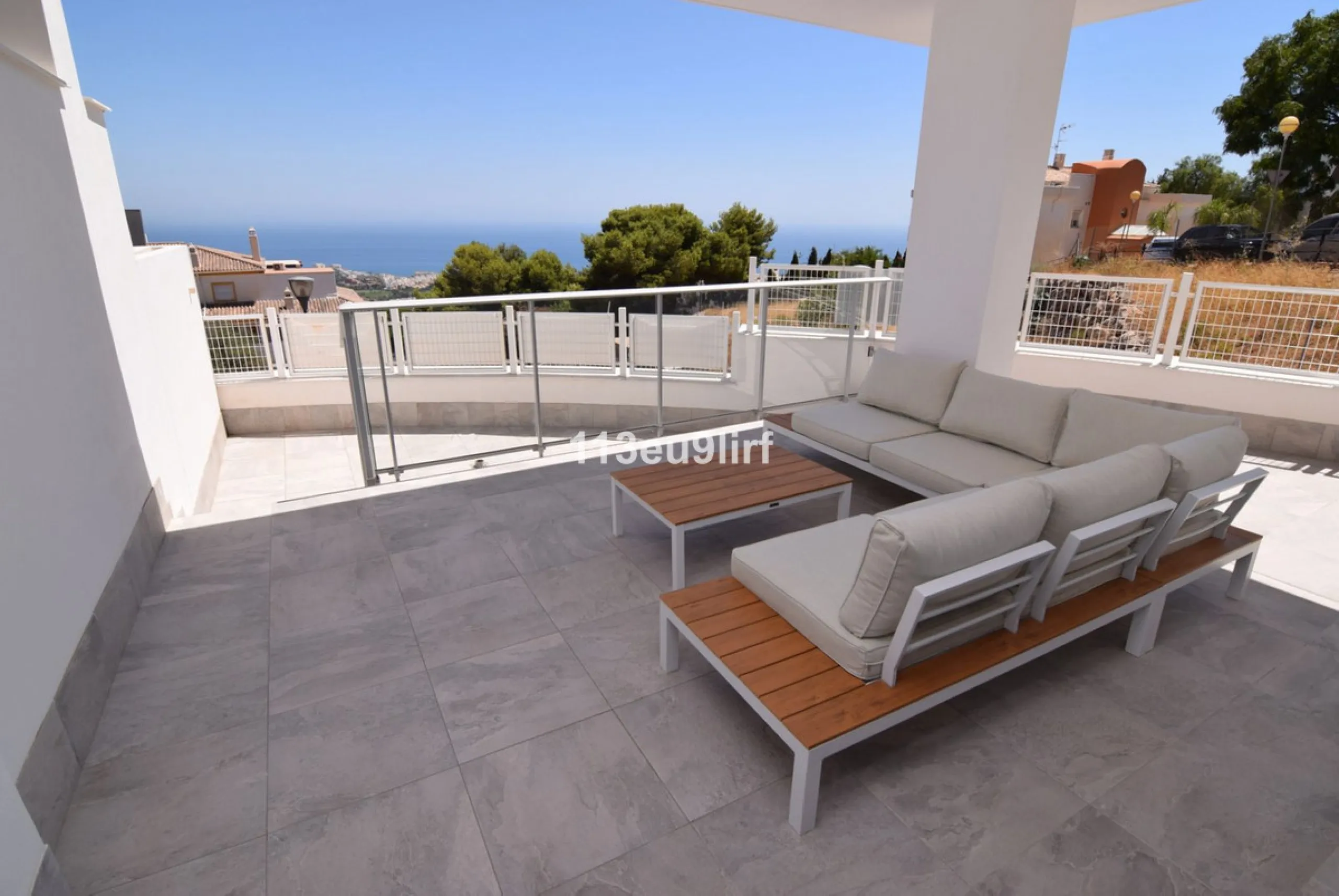 Located just minutes from the heart of the picturesque white village of Benalmádena Pueblo, this spacious luxury apartment offers the perfect blend of tranquility and convenience. Enjoy peaceful surroundings while remaining within easy reach of charming s