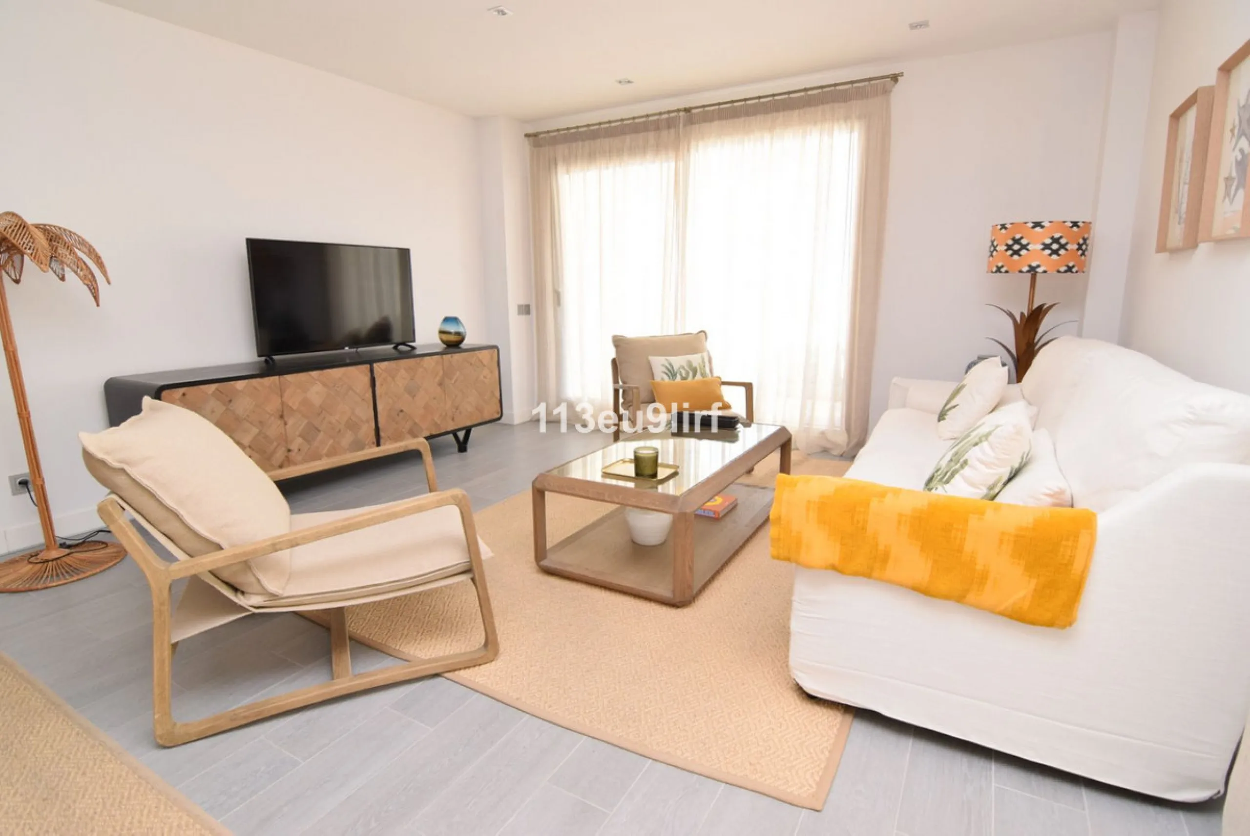 Located just minutes from the heart of the picturesque white village of Benalmádena Pueblo, this spacious luxury apartment offers the perfect blend of tranquility and convenience. Enjoy peaceful surroundings while remaining within easy reach of charming s