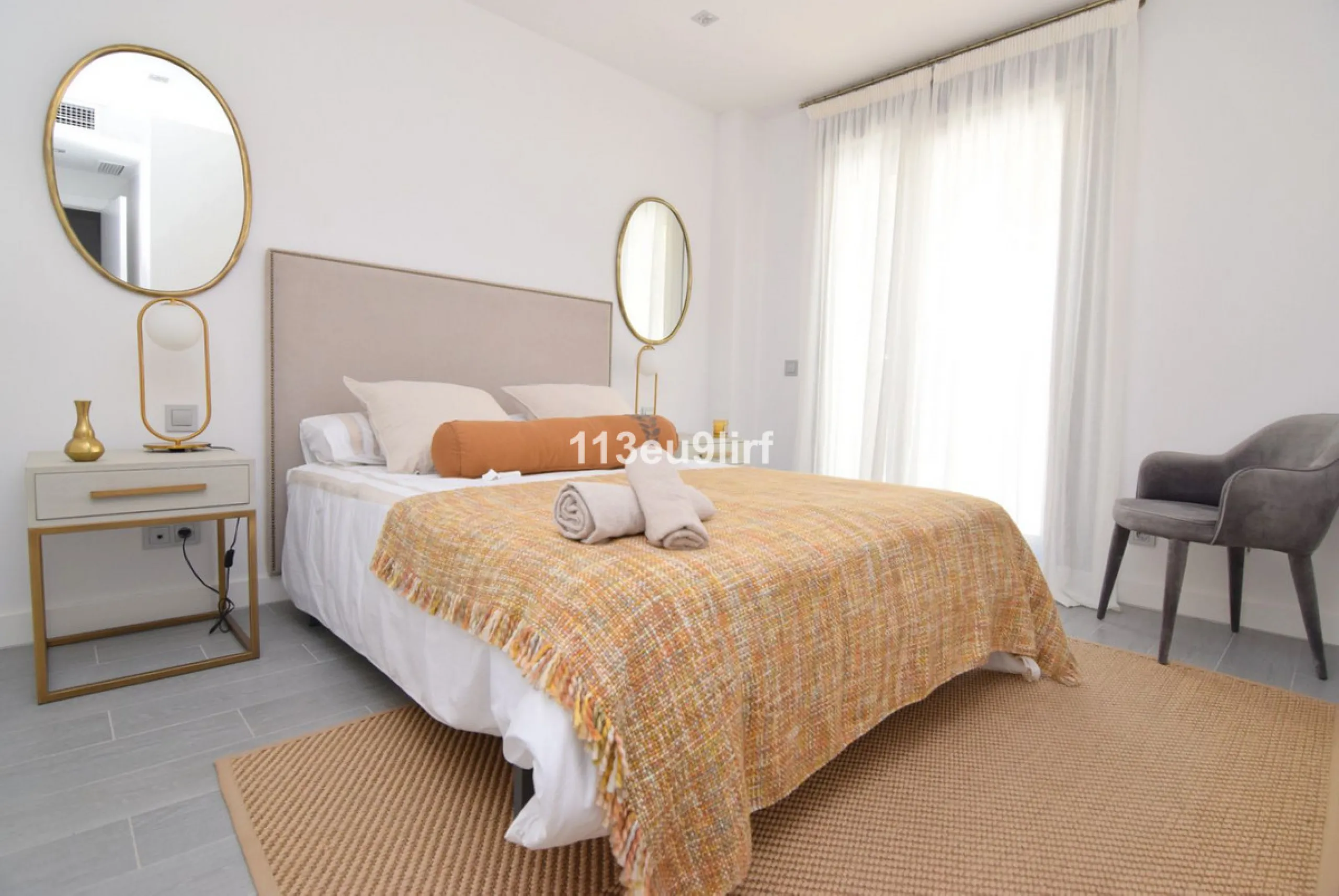 Located just minutes from the heart of the picturesque white village of Benalmádena Pueblo, this spacious luxury apartment offers the perfect blend of tranquility and convenience. Enjoy peaceful surroundings while remaining within easy reach of charming s