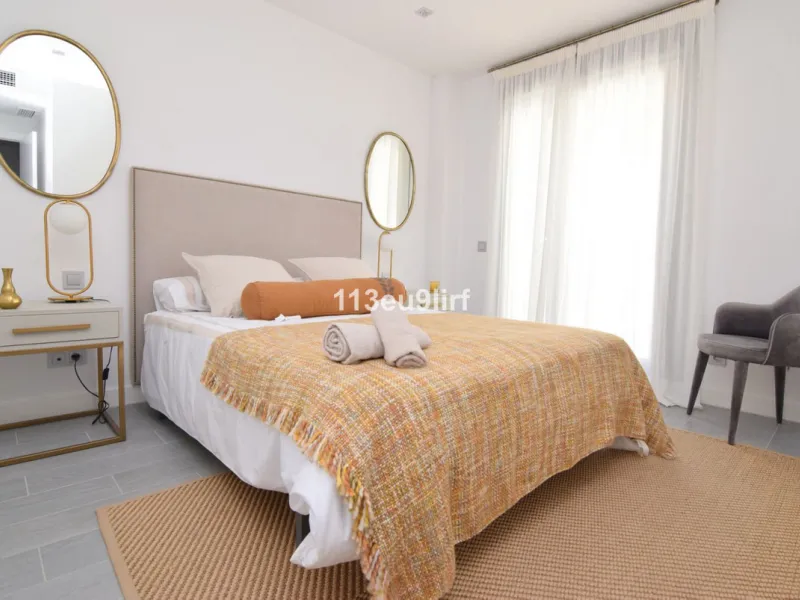 Located just minutes from the heart of the picturesque white village of Benalmádena Pueblo, this spacious luxury apartment offers the perfect blend of tranquility and convenience. Enjoy peaceful surroundings while remaining within easy reach of charming s