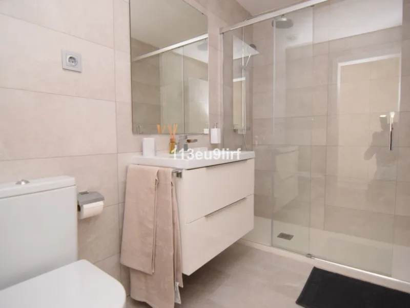 Located just minutes from the heart of the picturesque white village of Benalmádena Pueblo, this spacious luxury apartment offers the perfect blend of tranquility and convenience. Enjoy peaceful surroundings while remaining within easy reach of charming s