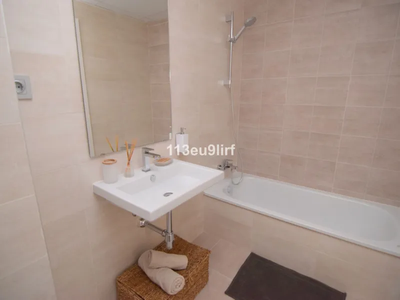 Located just minutes from the heart of the picturesque white village of Benalmádena Pueblo, this spacious luxury apartment offers the perfect blend of tranquility and convenience. Enjoy peaceful surroundings while remaining within easy reach of charming s