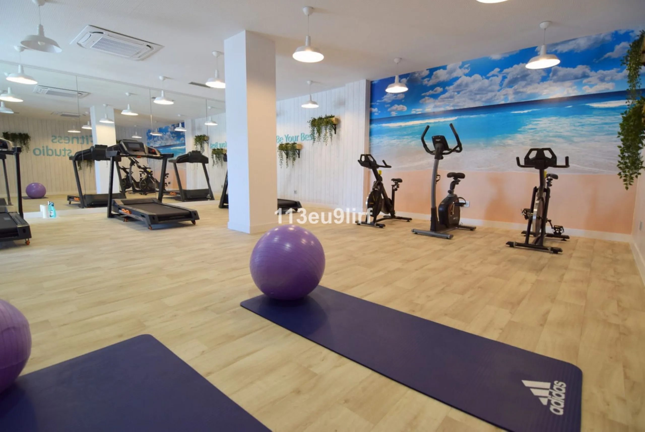 Located just minutes from the heart of the picturesque white village of Benalmádena Pueblo, this spacious luxury apartment offers the perfect blend of tranquility and convenience. Enjoy peaceful surroundings while remaining within easy reach of charming s