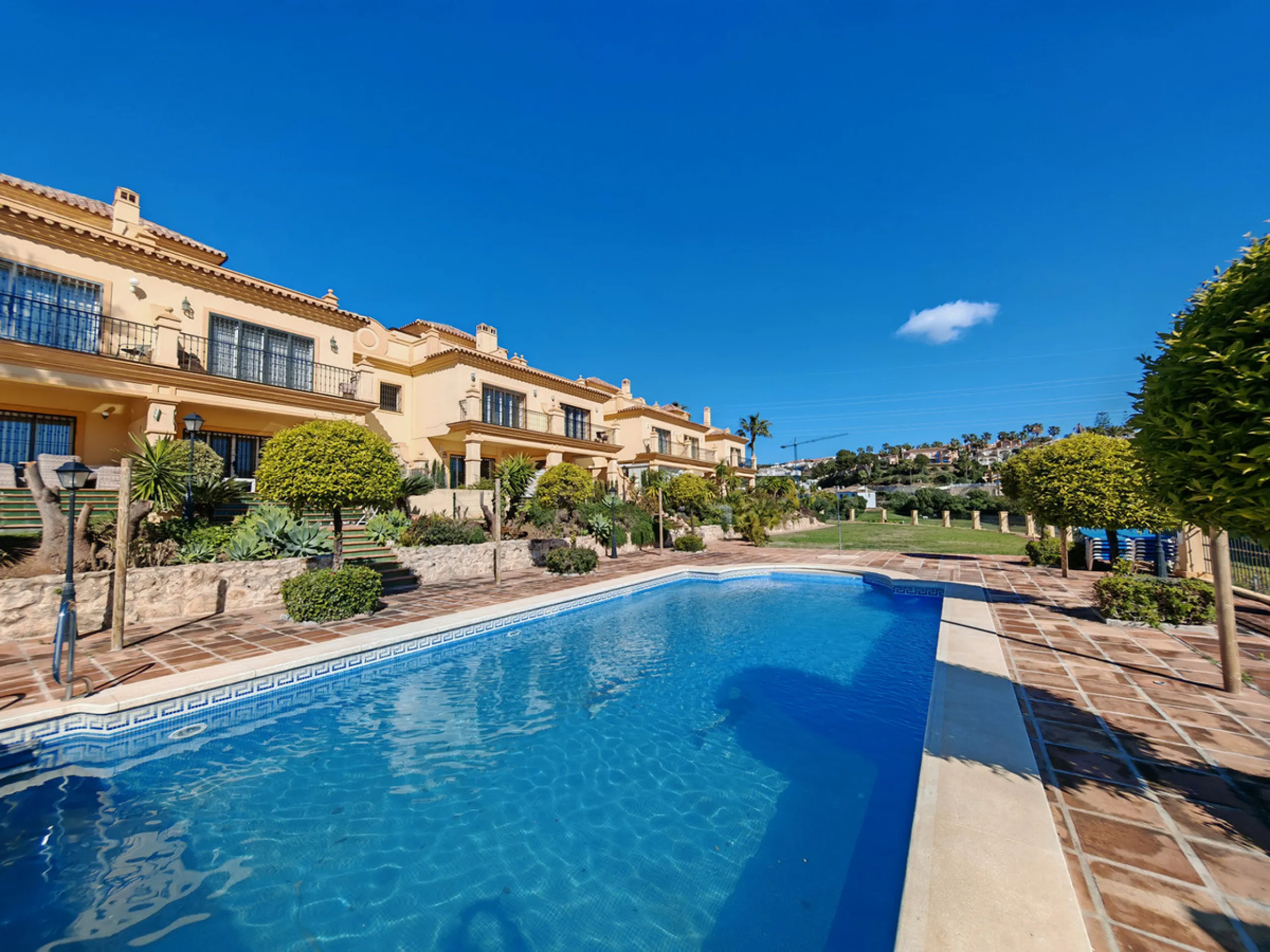 House - Townhouse в продаже в Mijas, Málaga. В доме 4 спален и 4 ванных комнат. Площадь дома 175 м²